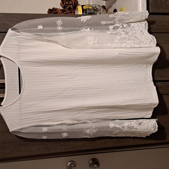 ♥️New flare lace sleeve top - Picture 4 of 7